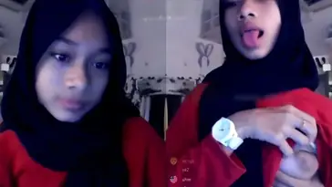 Uting ABG Jilbab Sange Melet Genit Aplikasi